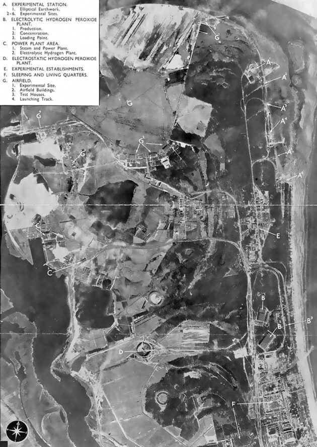 Abbildung 4.1: Luftbild der Heeresversuchsanstalt Peenemünde, aufgenommen von der britischen Luftwaffe. Abgeschieden an der Mündung des Flüsschens Peene gelegen war Peenemünde ein ideales Versuchsgelände für die Raketenkonstrukteure. Die Teststände befanden sich an der Nordostspitze der Insel Usedom.